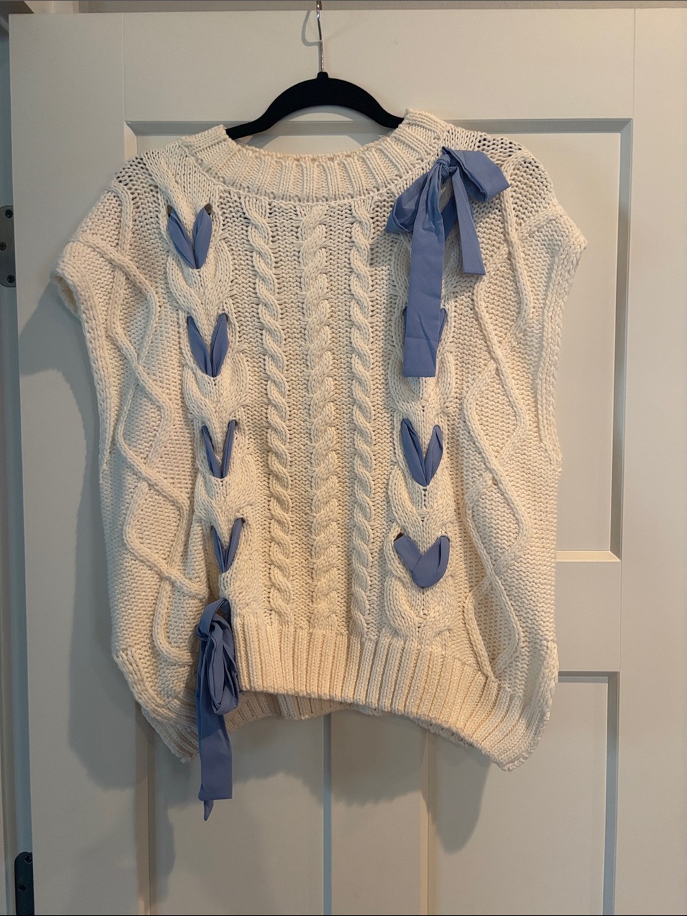 entro Cream Cable-Knit Sleeveless Sweater with Blue Ribbon Details